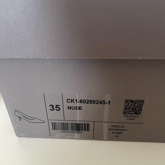 ❌SOLD❌ Charles & Keith point toe casual heels 👠 - Picture 3 of 7